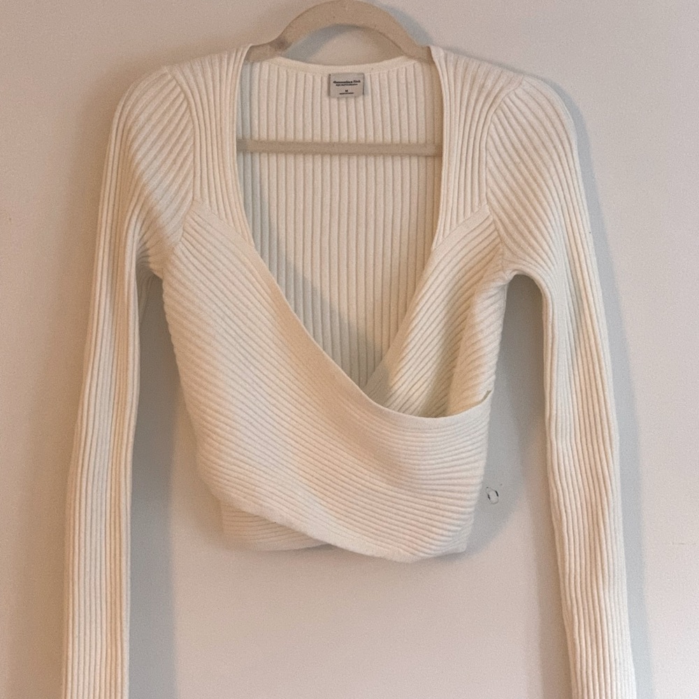 ‼️SOLD‼️Abercrombie & Fitch cross front sweater